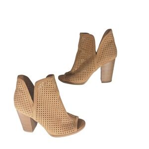 Qupid Tan Perforated Peep Toe Ankle Booties Side Cutout Block Heel Womens Size 6